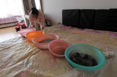 深州楼上漏水，住户失联，小区没物管，业主维权难！律师来支招……